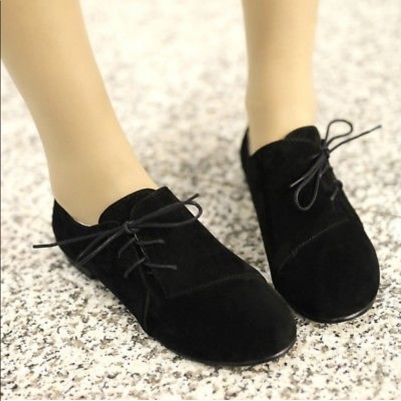 Black lace up flat oxfords - Picture 1 of 3